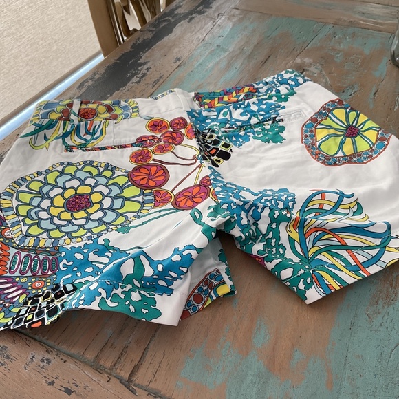 Trina Turk colorful shorts - Picture 5 of 5